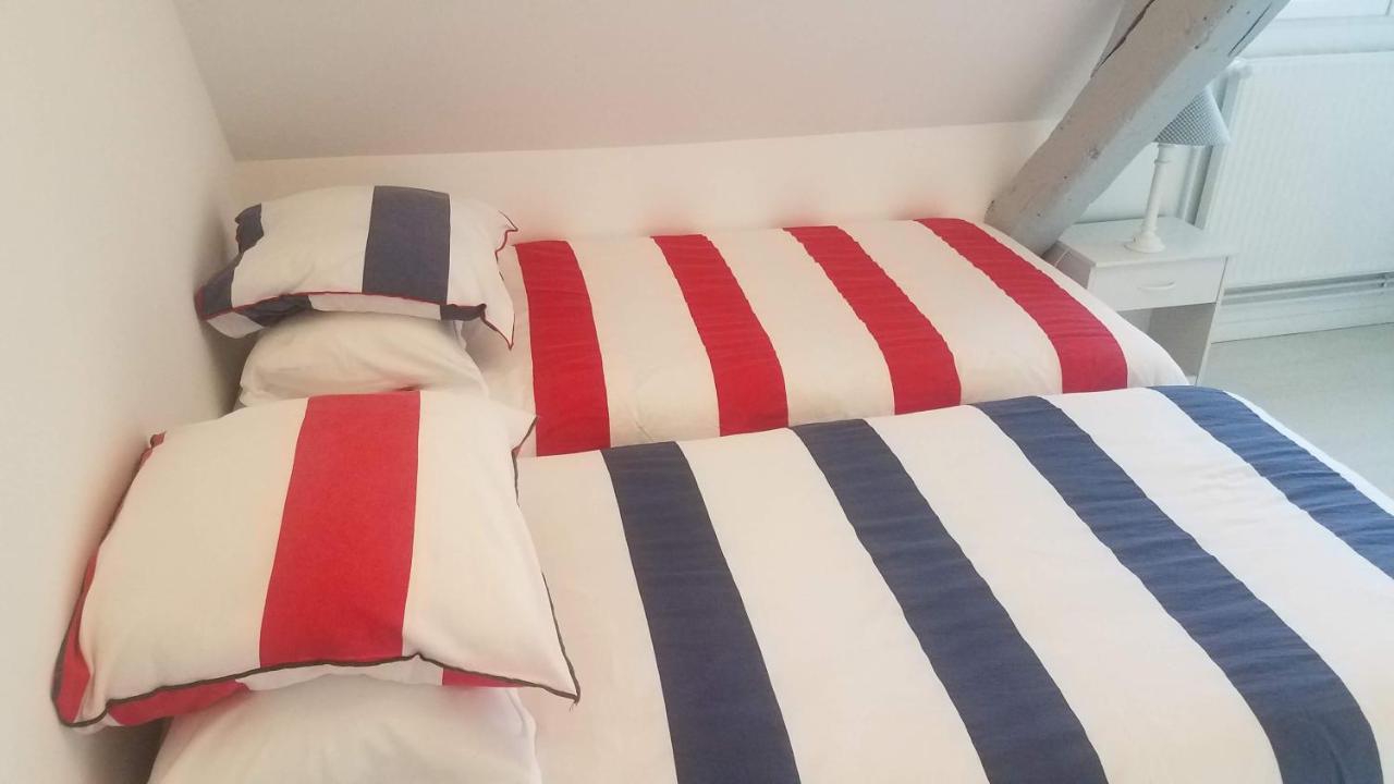 Manoir De L'As De Trefle Bed & Breakfast Isneauville Ngoại thất bức ảnh