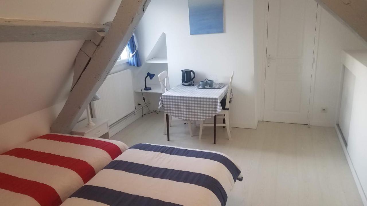 Manoir De L'As De Trefle Bed & Breakfast Isneauville Ngoại thất bức ảnh