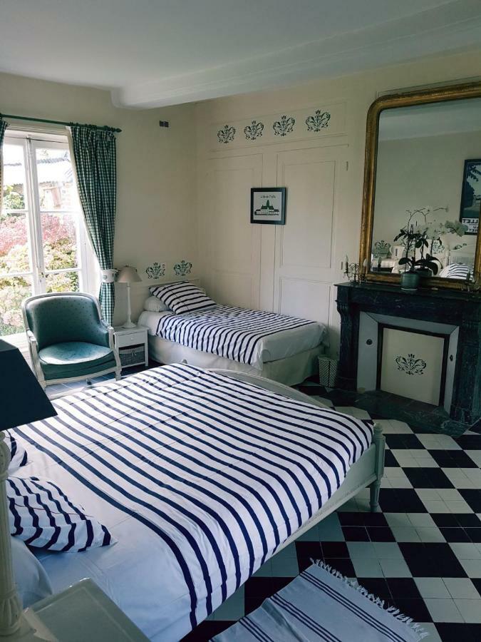 Manoir De L'As De Trefle Bed & Breakfast Isneauville Ngoại thất bức ảnh