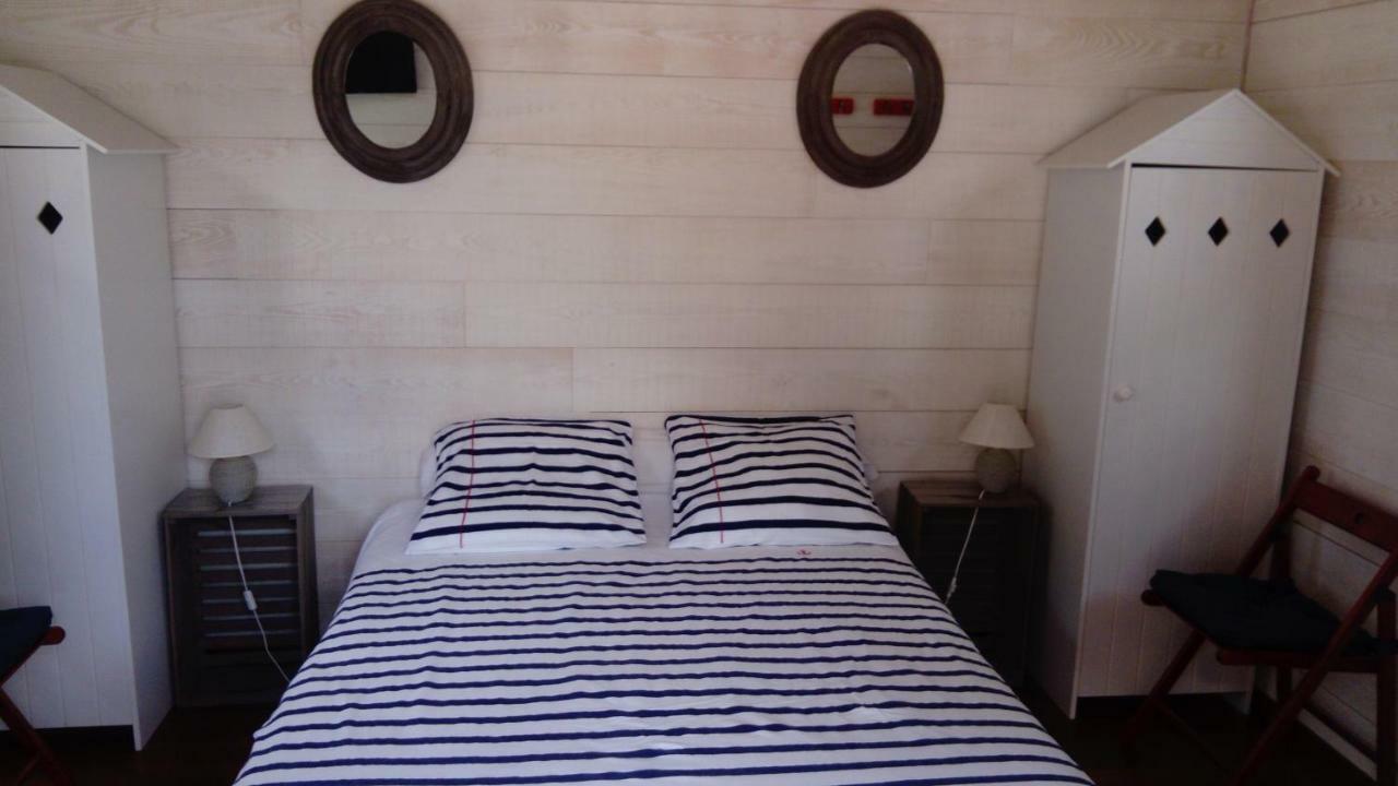 Manoir De L'As De Trefle Bed & Breakfast Isneauville Ngoại thất bức ảnh